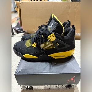 MENS AIR JORDAN 4 RETRO THUNDER - SIZE 12 - GOOD CONDITION!